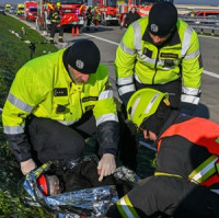 Nehoda autobusu, cisterny a mnoho zraněných. Cvičení prověřilo hasiče i záchranáře